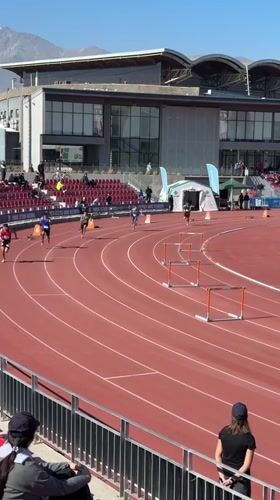 Men's hurdle race recorded at Santiago stadium
