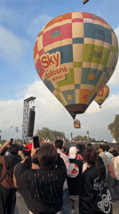 Hot air balloon festival draws crowds near Teotihuacán pyramids