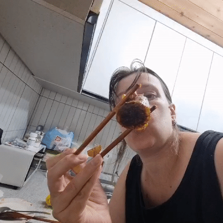 Lazy summer morning: cooking, cats, and a toddler in Dunnae-myeon