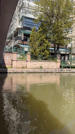 Tourist captures sunny canal boat ride in Eskisehir