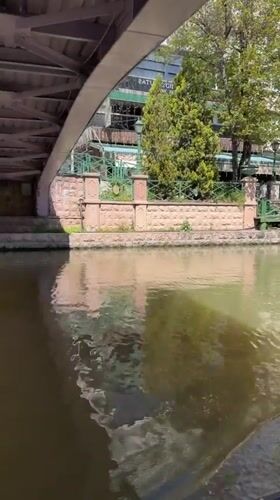 Tourist captures sunny canal boat ride in Eskisehir