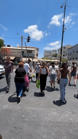 Friday morning market activity across Rishon LeZion streets