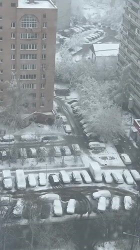 Heavy snowfall blankets Krasnogorsk as daily life continues indoors