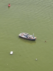 Boats and bridges along the Han River in Đà Nẵng