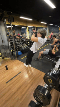 Evening workout session documented at São Paulo gym