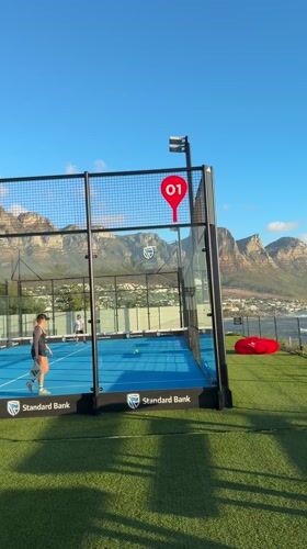 Witness documents Cape Town landmarks on sunny April afternoon