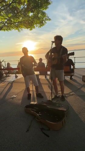 Acoustic performance at sunset on the Bregenz lakefront