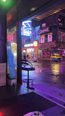 Rainy night scenes captured in Pattaya entertainment district