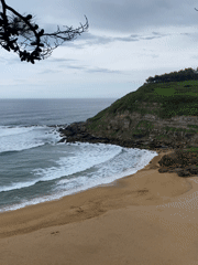 Quiet coastal scenes documented around Gijón beaches Saturday afternoon