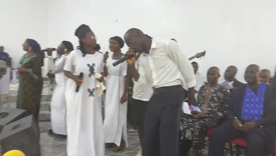 Church service with choirs and brass band in Goni Gara