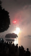 Fireworks display draws crowds to Hanoi waterfront