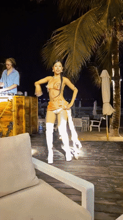 Night out at a beachside club in Đà Nẵng