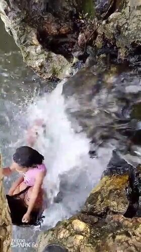 Families enjoy evening swim at Tinaquillo waterfall recreation area
