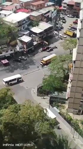 School bus breaks down at Caracas intersection