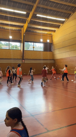Elementary students complete gym class activity in La Fouillouse