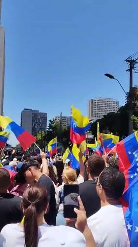 Venezuelan flag demonstration draws crowds in Santiago, Chile