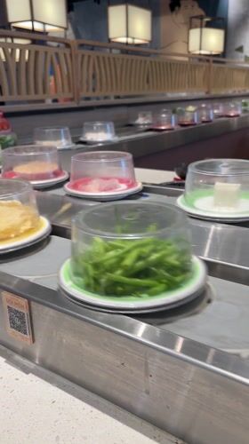 Conveyor belt sushi restaurant operates in Da Nang, Vietnam