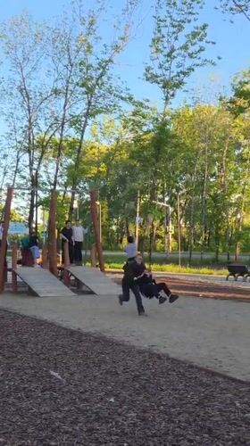 Sunny morning brings families to Birobidzhan park for recreation
