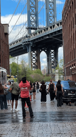 Evening pedestrian activity near Manhattan Bridge waterfront