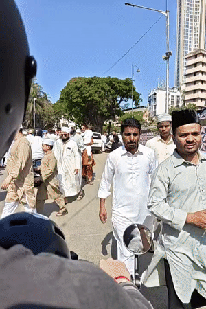 Morning street scenes captured in Mumbai show everyday life