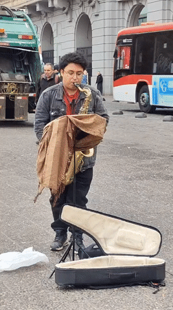 Street saxophonist performs evening set in Santiago