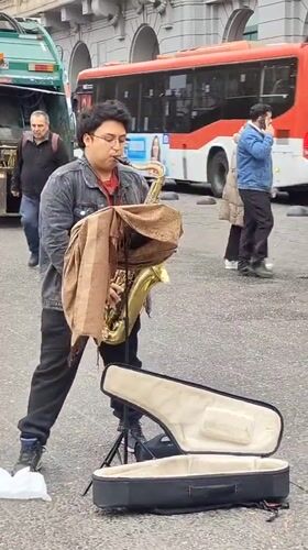 Street saxophonist performs evening set in Santiago