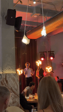 Singer performs at upscale Moscow restaurant during dinner service