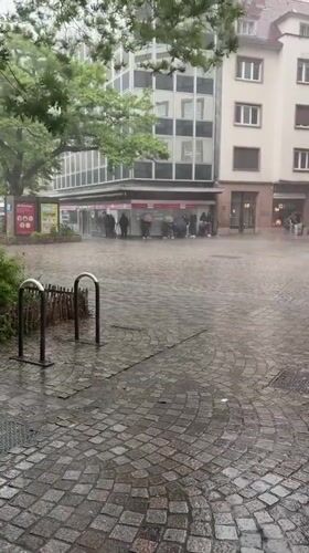 Heavy rainstorm empties Strasbourg streets, sends pedestrians seeking shelter