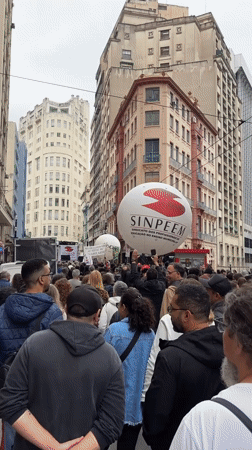 Street protest draws diverse crowd in São Paulo