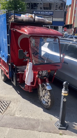 Three-wheeled vehicle with Turkish flag spotted in Çekmeköy
