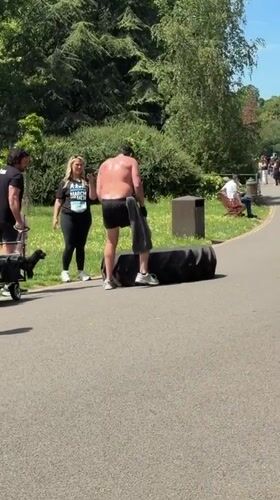 London witnesses capture outdoor fitness activities, street scenes