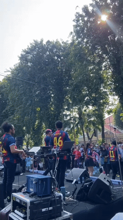 Late-night band performance and cycling group gather in Surabaya