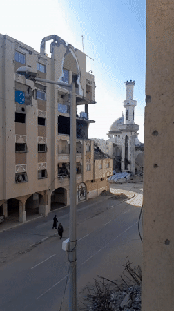 War damage and refugee camps documented in Khan Yunis