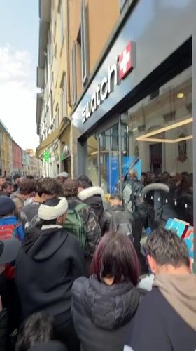Long queue forms outside Swatch store in Bergamo