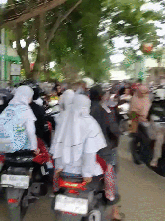 School commute captured on busy Lhokseumawe street
