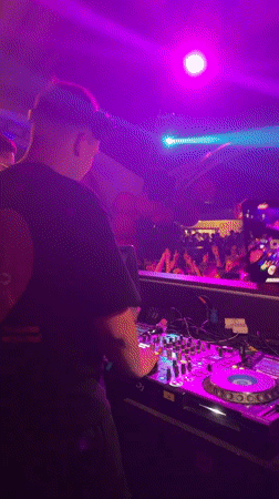DJ and live music event draws crowds in Olgiate Olona