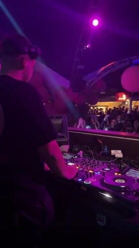 DJ and live music event draws crowds in Olgiate Olona