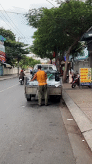 Morning street scenes along a busy Nha Trang block