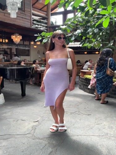 Woman poses for photos at Mengwi restaurant during morning session