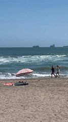 Sunny beach day captured by witnesses in Arica, Chile