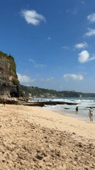 Morning beach gathering draws visitors to Kuta Selatan shores