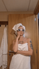 Casual evening clips with towel look and warm string lights