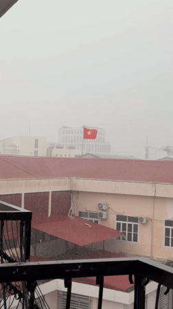Heavy rainstorm rolls through Nha Trang streets