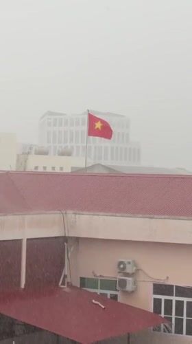 Heavy rainstorm rolls through Nha Trang streets