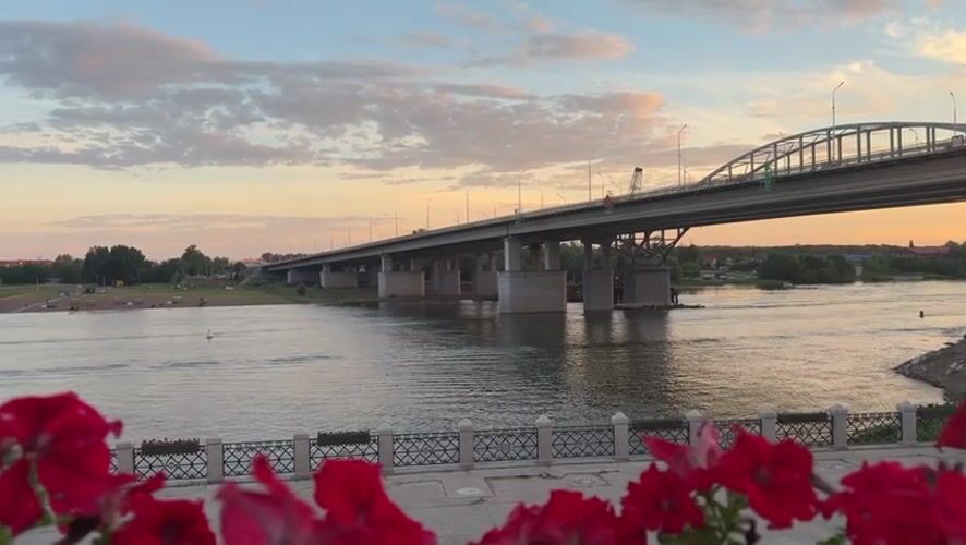 Ufa at golden hour: bridges, rivers, and slow traffic
