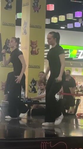 Mall entertainment features stage performance and tug-of-war in Astrakhan