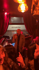 Live band performance draws crowd at London bar