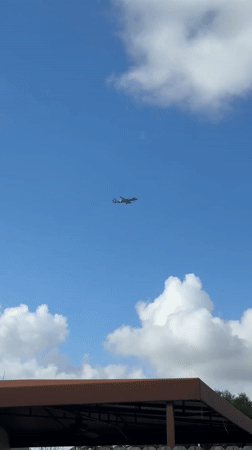 Aircraft observed flying over Davie, Florida residential area