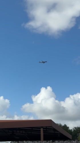 Aircraft observed flying over Davie, Florida residential area