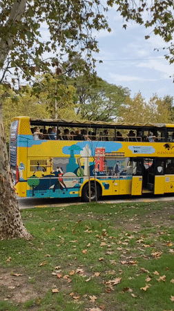 Evening street life captured across central Buenos Aires